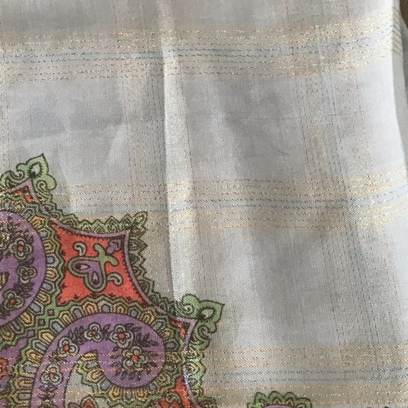 Large square scarf with gold threads 48x48” - Picture 3 of 4